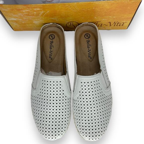 NEW Bella Vita Flats Size 8.5 Narrow Perforated White Mules Athleisure Comfort - Picture 8 of 12
